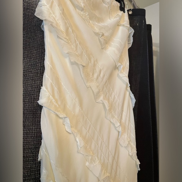 Ivory Strapless Ruffle Dress - Picture 3 of 4